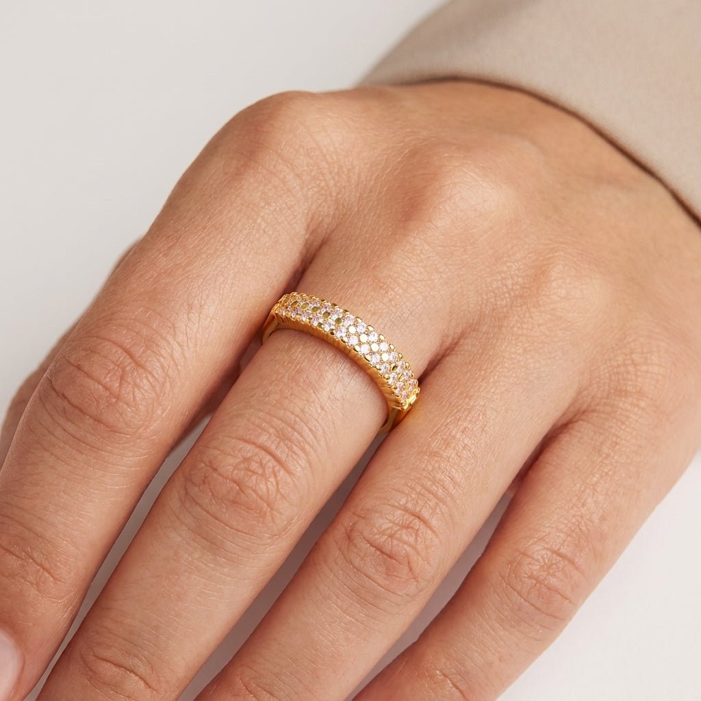 Anel Aparador Feminino Dourado com Zircônias Duplas | Helennea - Anéis | Helennea