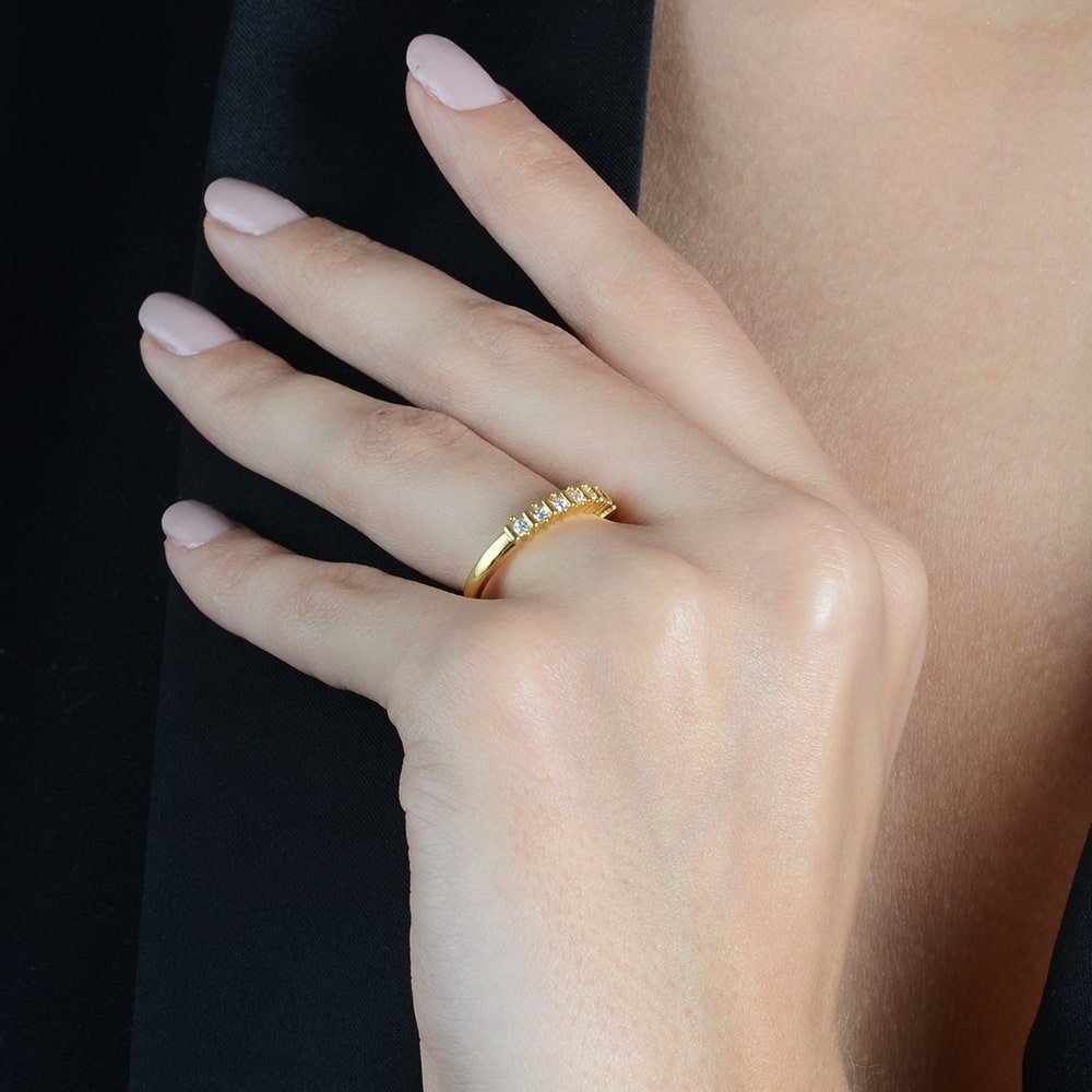 Anel Feminino Dourado Aparador com 7 Zircônias - Anéis | Helennea