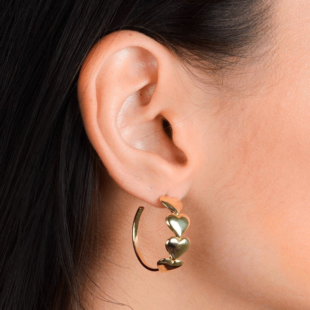 Brinco Feminino Dourado Argola com 4 Corações - Brincos | Helennea