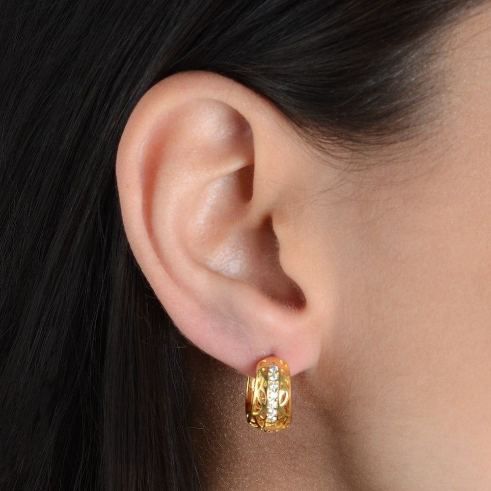 Brinco Feminino Dourado Argolinha Vazada com Zircônia - Brincos | Helennea