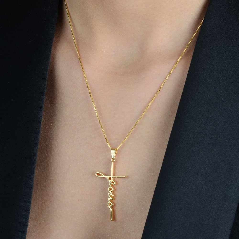 Colar Dourado com Pingente Geométrico Cravejado de Zircônia - Colares | Helennea