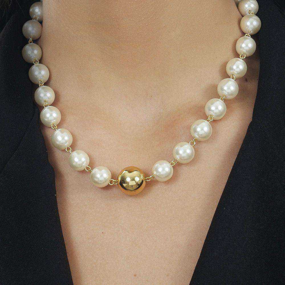 Colar Dourado de Pérolas com Esfera Central - Colares | Helennea