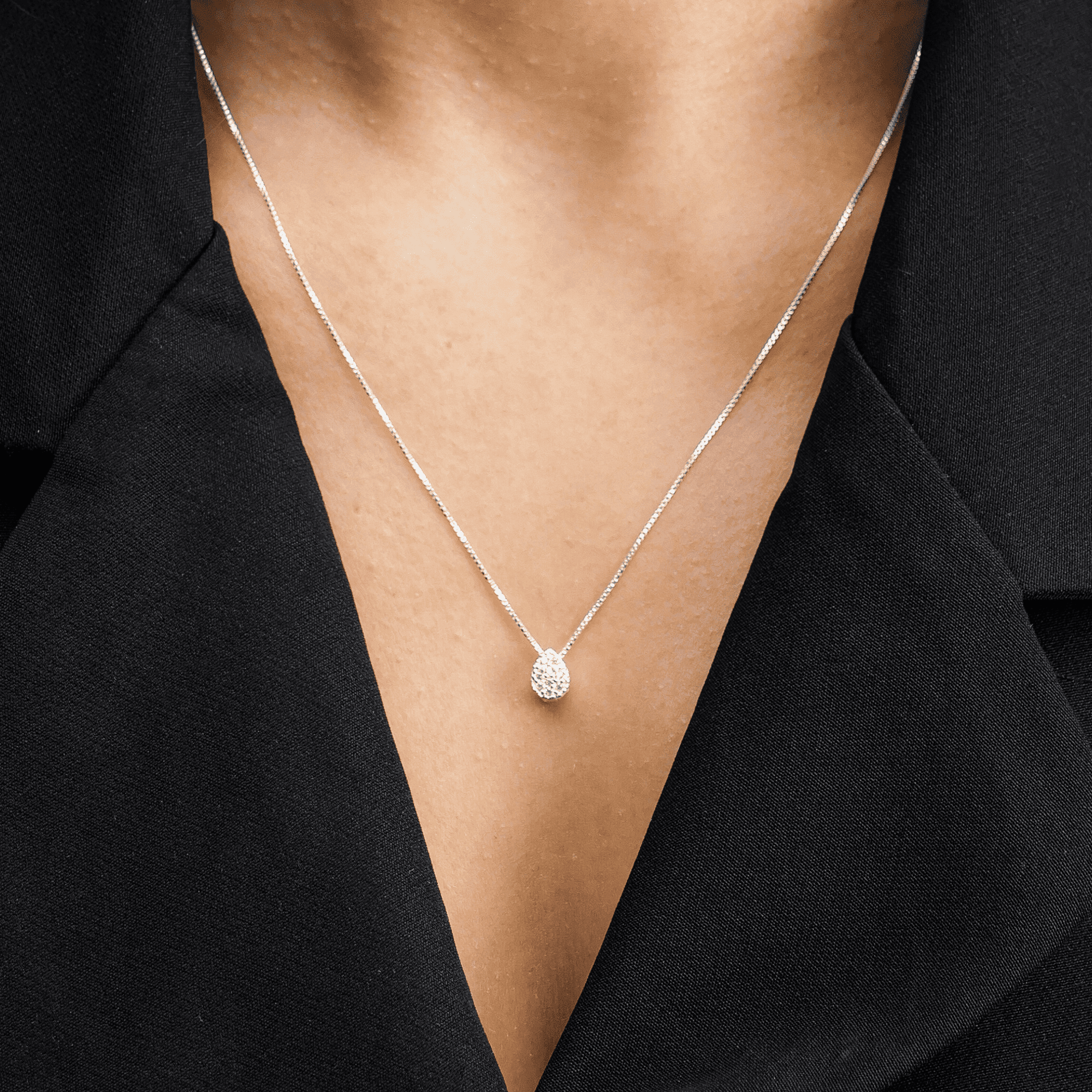 Colar Feminino Gota Cravejada em Zircônia Prata 925 - Colares | Helennea