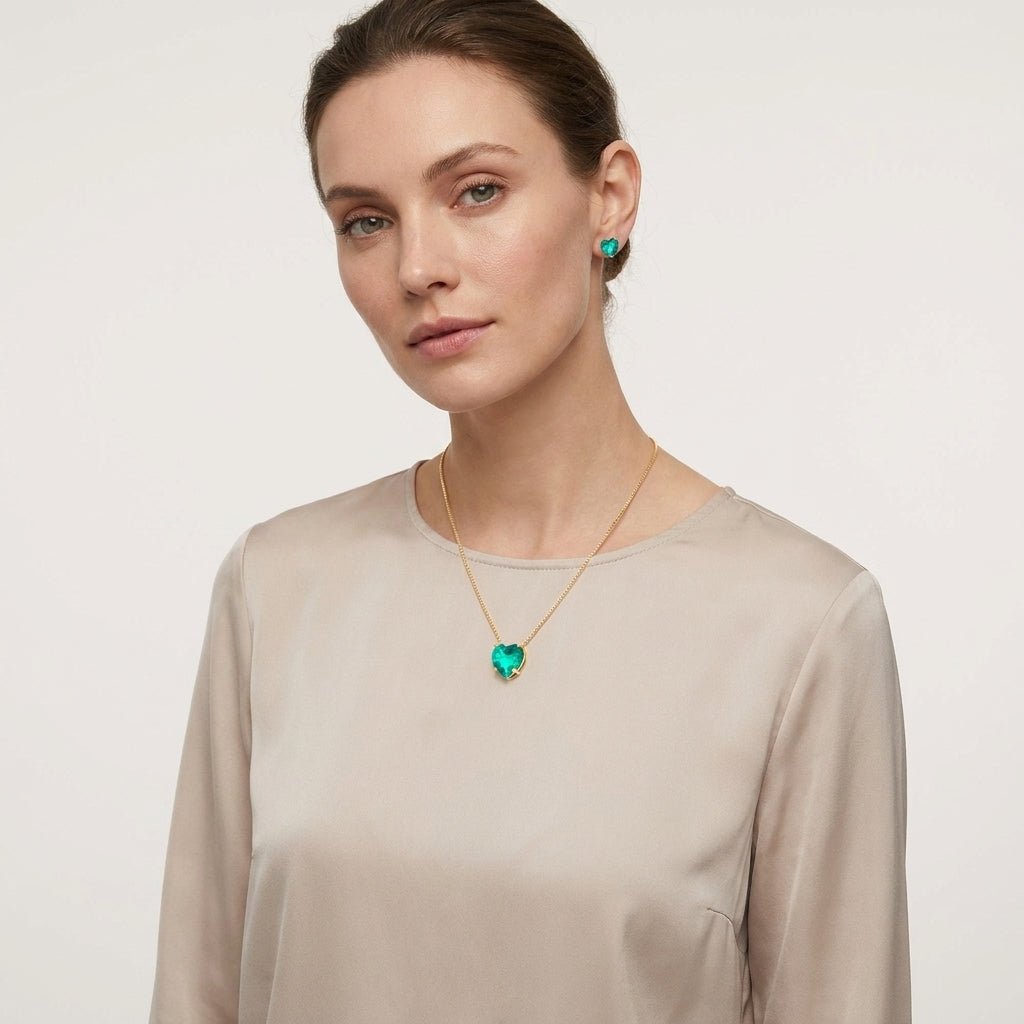 Conjunto Feminino Dourado Coração Verde – Colar e Brincos Elegante Luxo | Helennea - Colares | Helennea