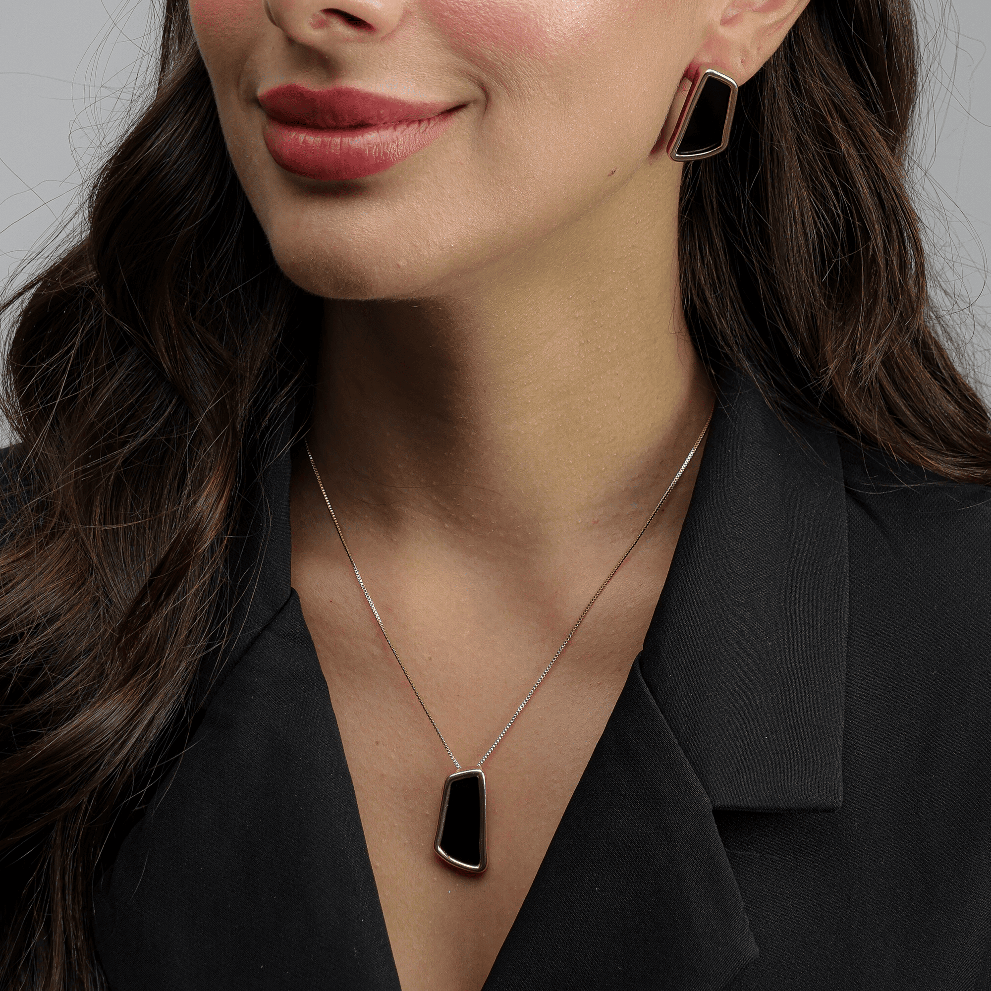 Conjunto Feminino Dourado Estilo Orgânico com Pedra Preta - Conjunto feminino | Helennea