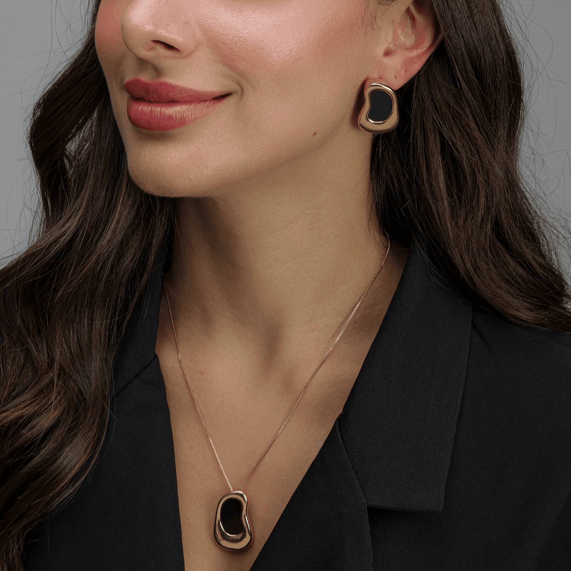 Conjunto Feminino Dourado Orgânico com Pedra Preta - Conjunto feminino | Helennea