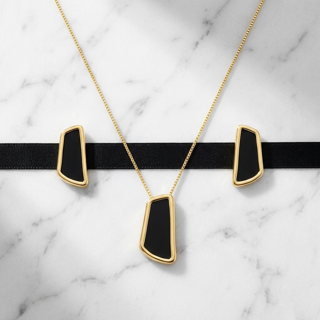 Conjunto Feminino Dourado Orgânico Trapézio com Pedra Preta | Helennea - Conjunto feminino | Helennea