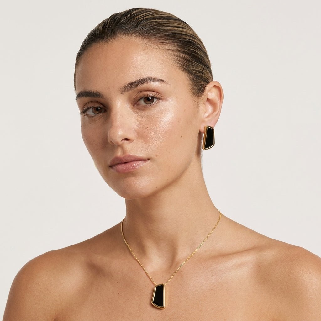 Conjunto Feminino Dourado Orgânico Trapézio com Pedra Preta | Helennea - Conjunto feminino | Helennea