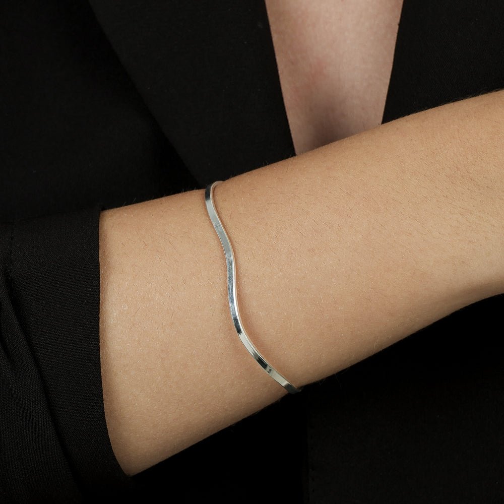 Pulseira Bracelete Ondulado em Prata 925 | Helennea - Pulseiras | Helennea