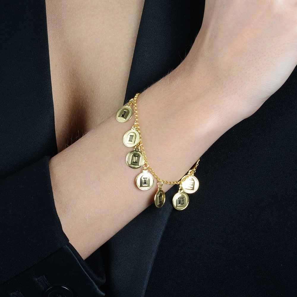 Pulseira Feminina Dourada com Placas Gravadas - Pulseiras | Helennea