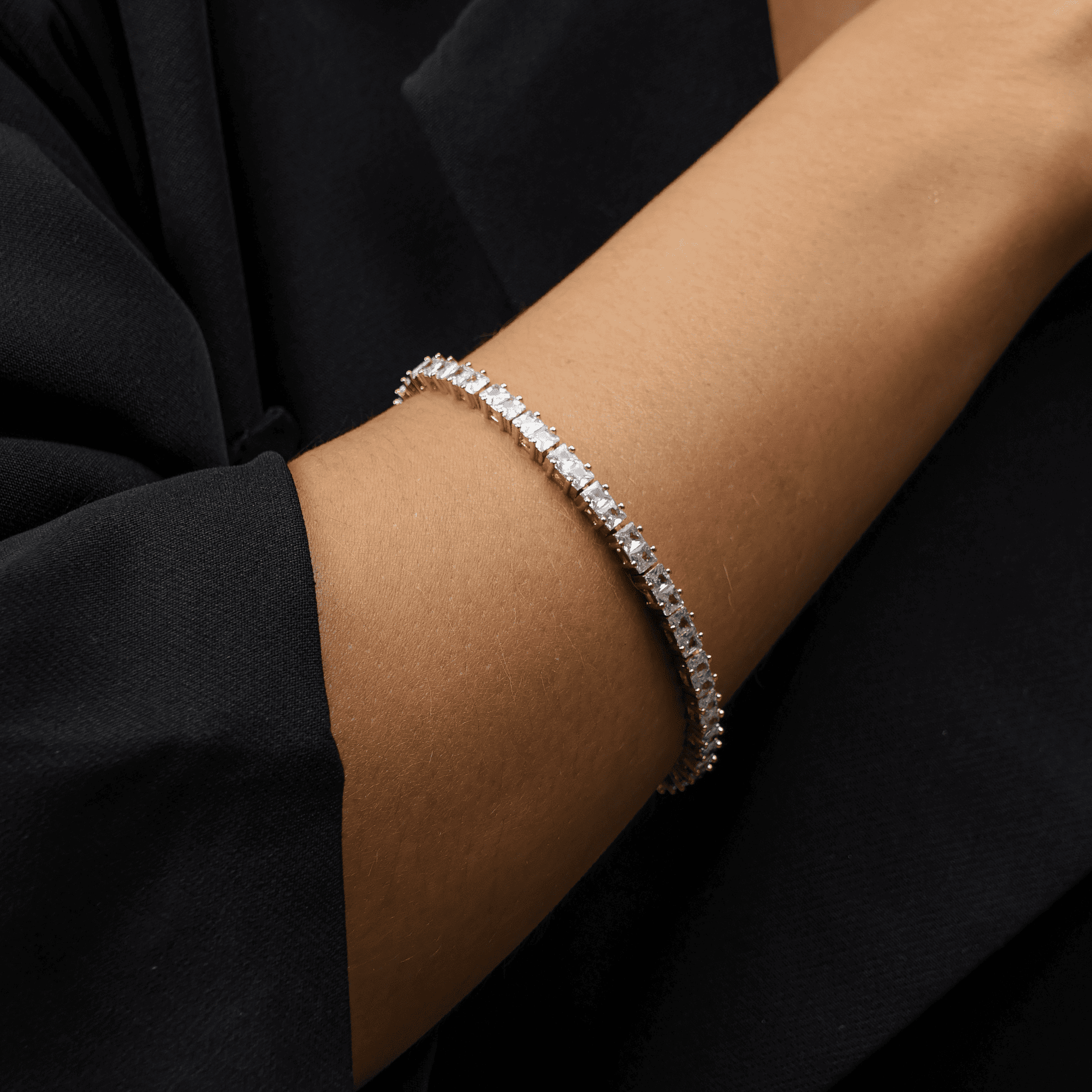Pulseira Feminina Dourada Riviera com Zircônias - Braceletes | Helennea