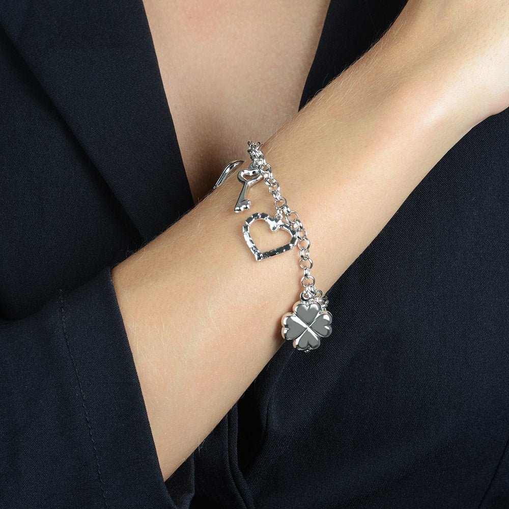 Pulseira Feminina Prateada com Pingentes Trevo Coração Chave e Cadeado - Pulseiras | Helennea